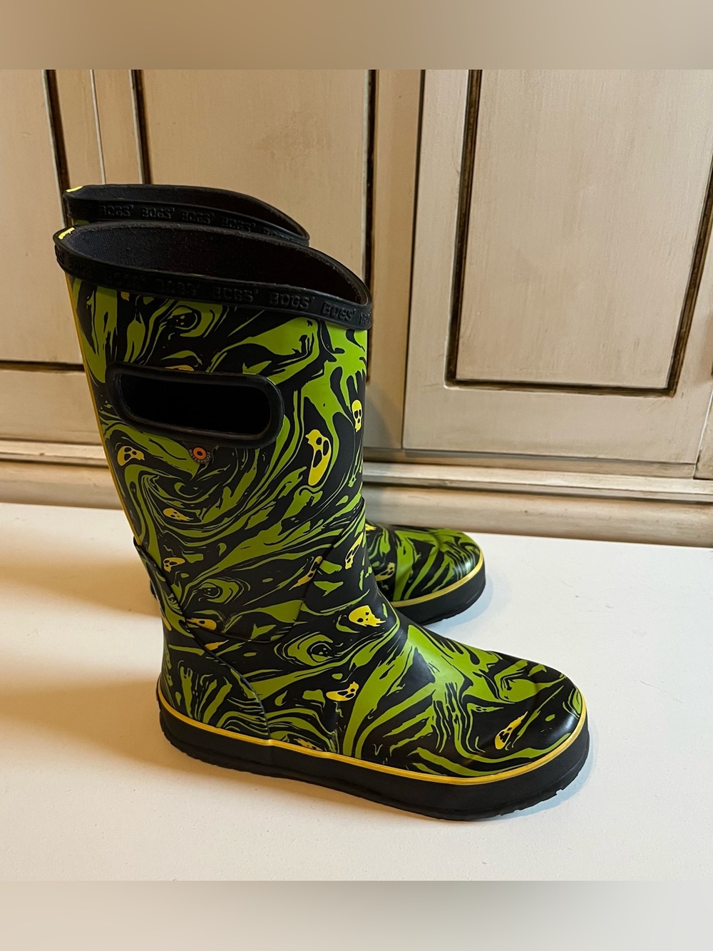 Bogs Kids Unisex Neo Classic Spooky Rain Boots Waterproof Black Neon Green Swirl